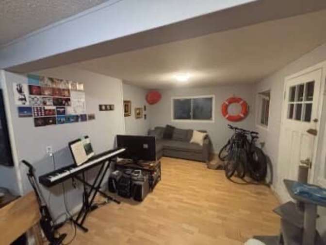 Sidney Mantle's room