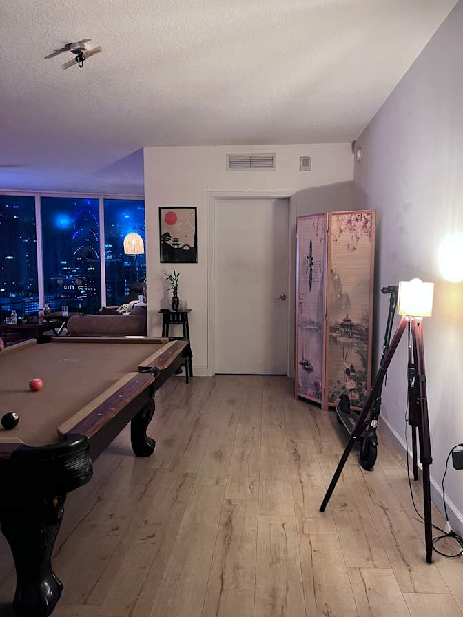 Luis's room