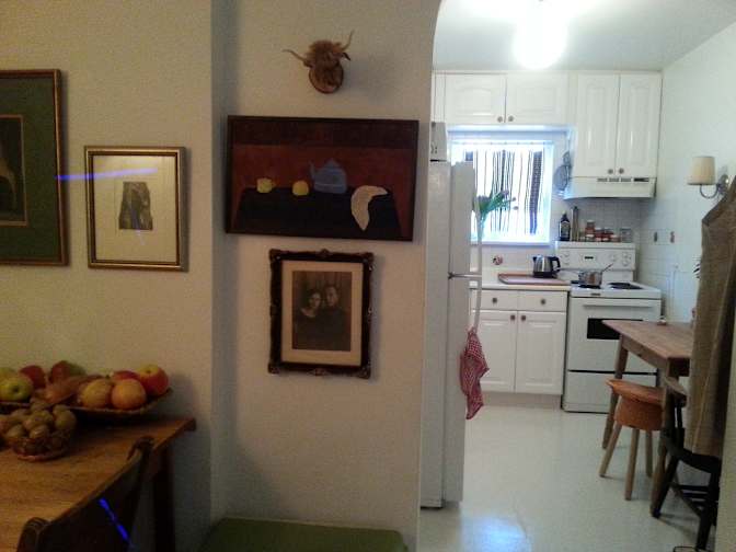 Mirna's room