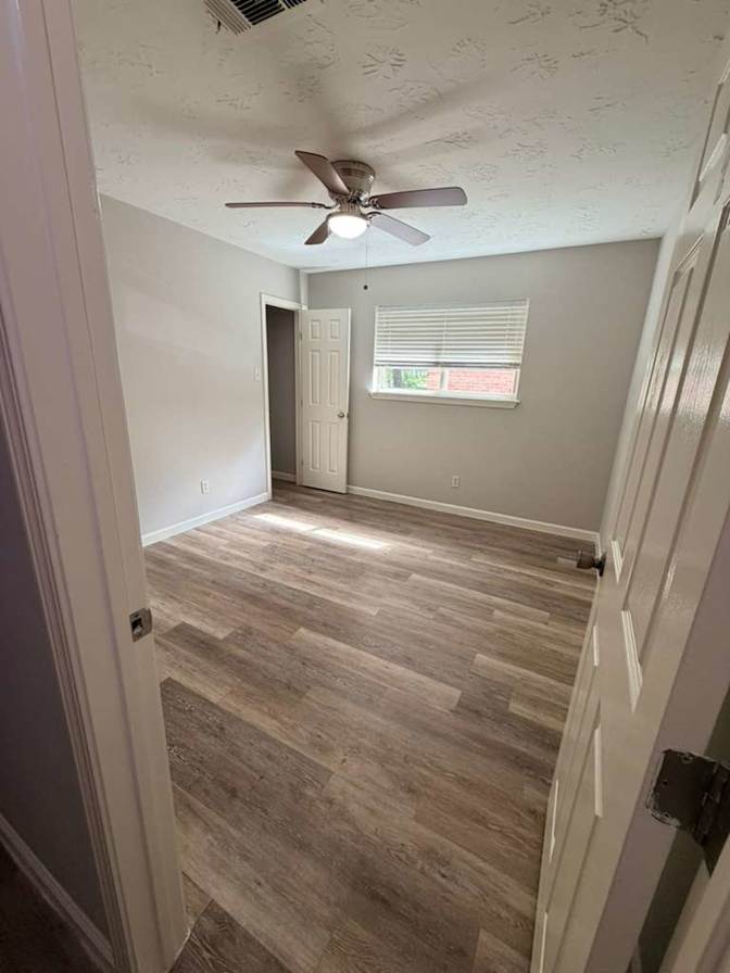 carlos's room
