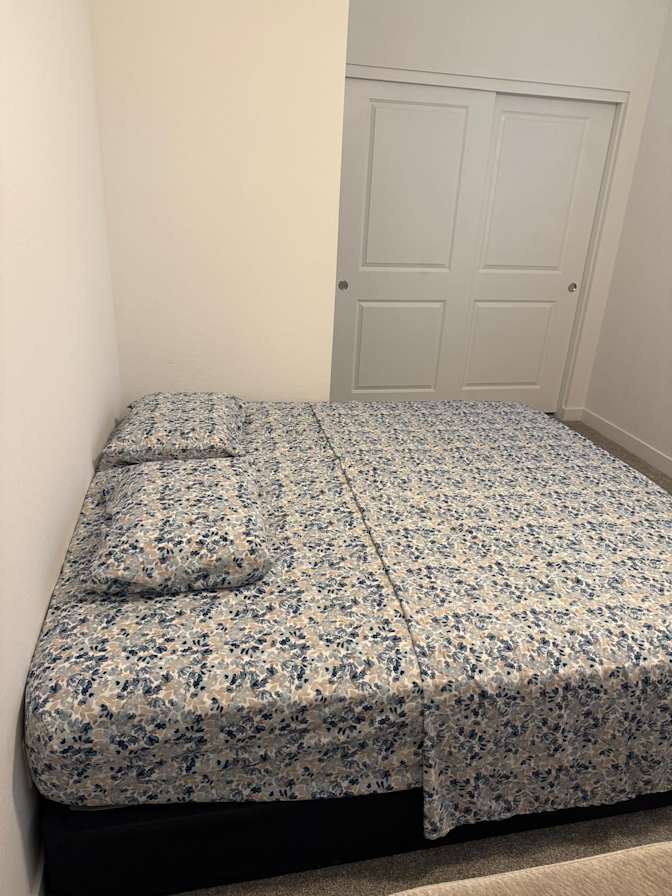 Dee's room