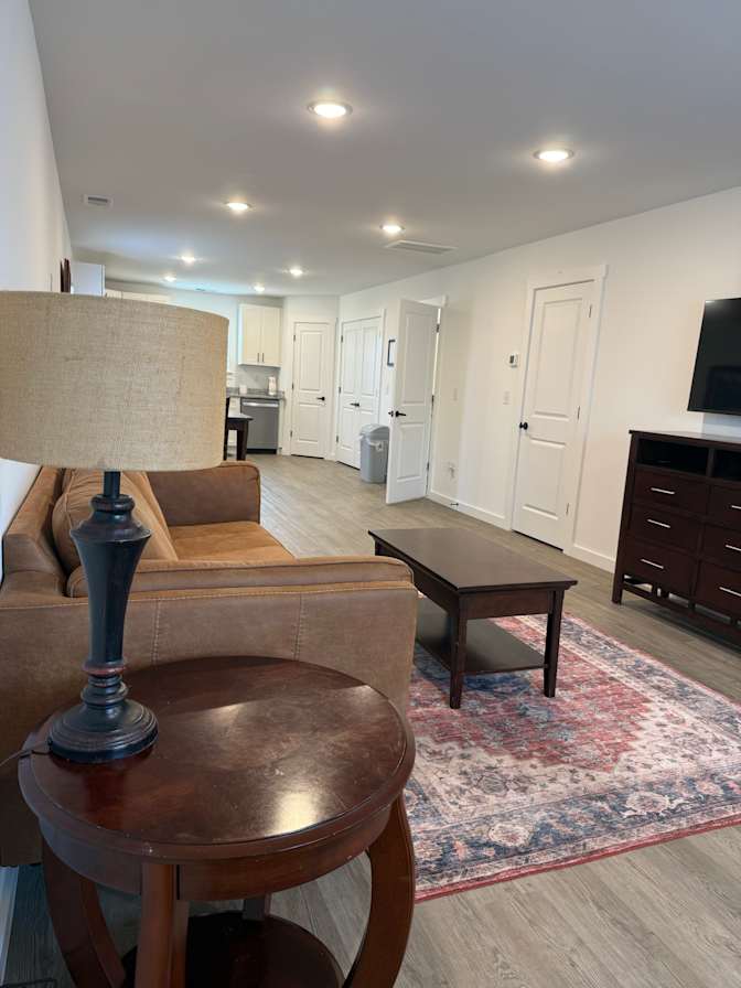 leslie's room