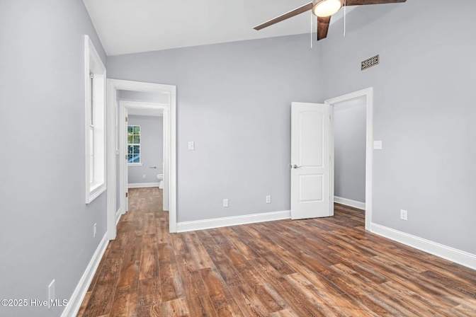 Alcove Rooms's room