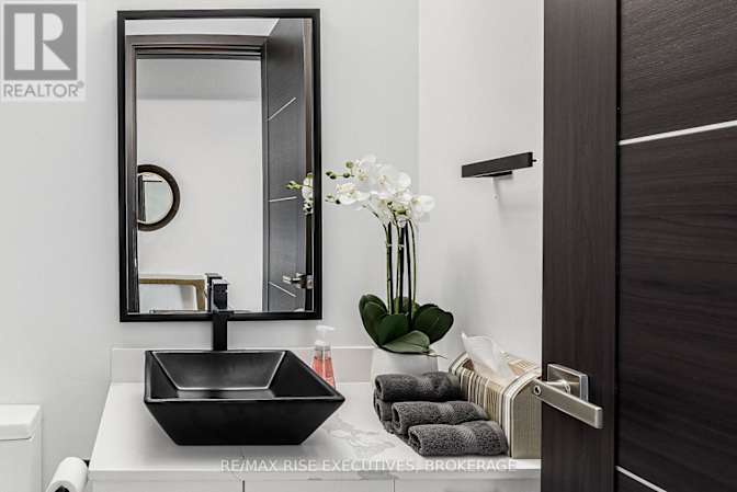 HISHAM ELSHAZLY's room
