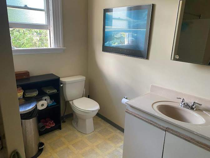 Lyle Povah's room