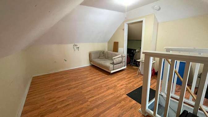 Thomas's room