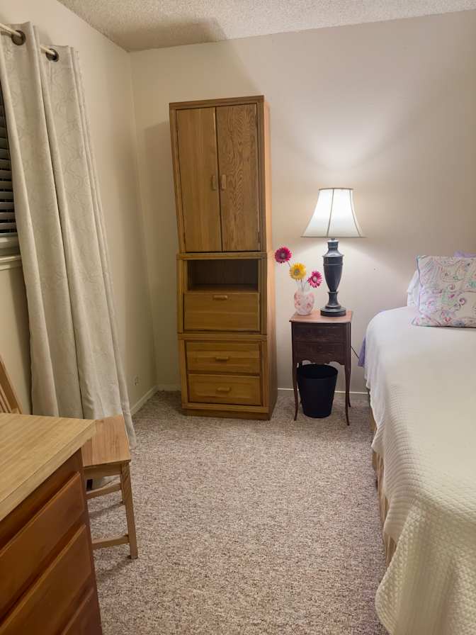 Liz's room
