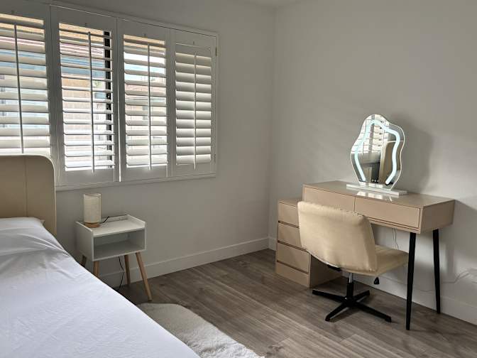 Roz N's room