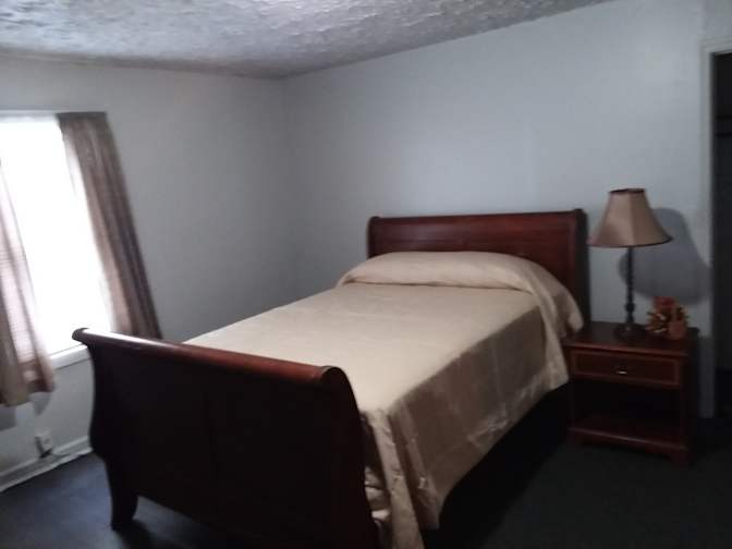 Detres's room