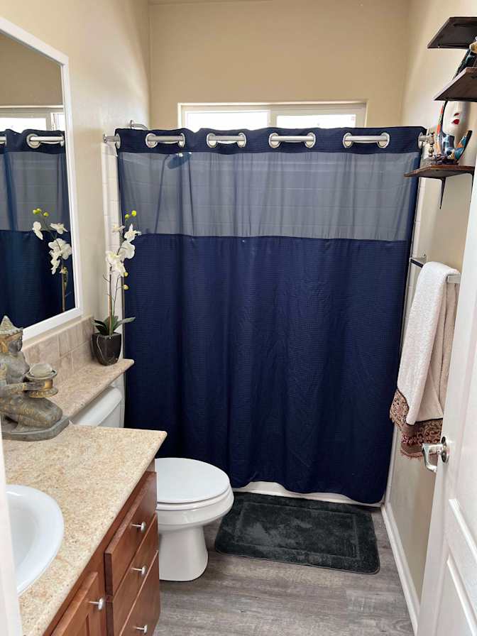 Howard Binder's room