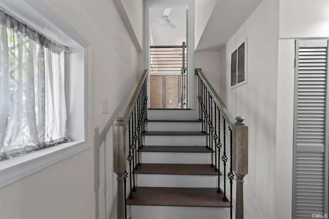 Alcove Rooms's room