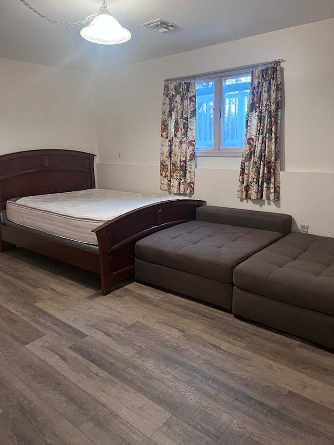 Linh's room
