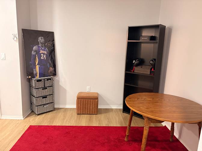 Carloz's room