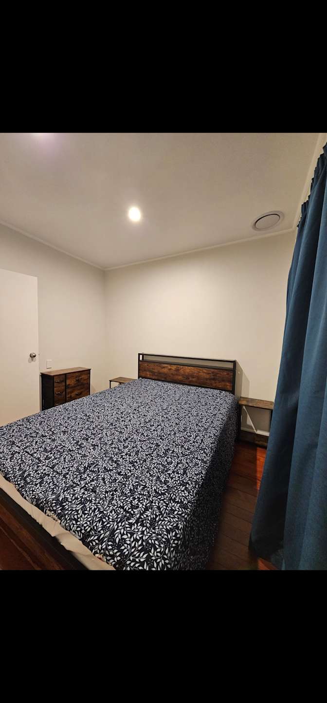 Nakeytta's room