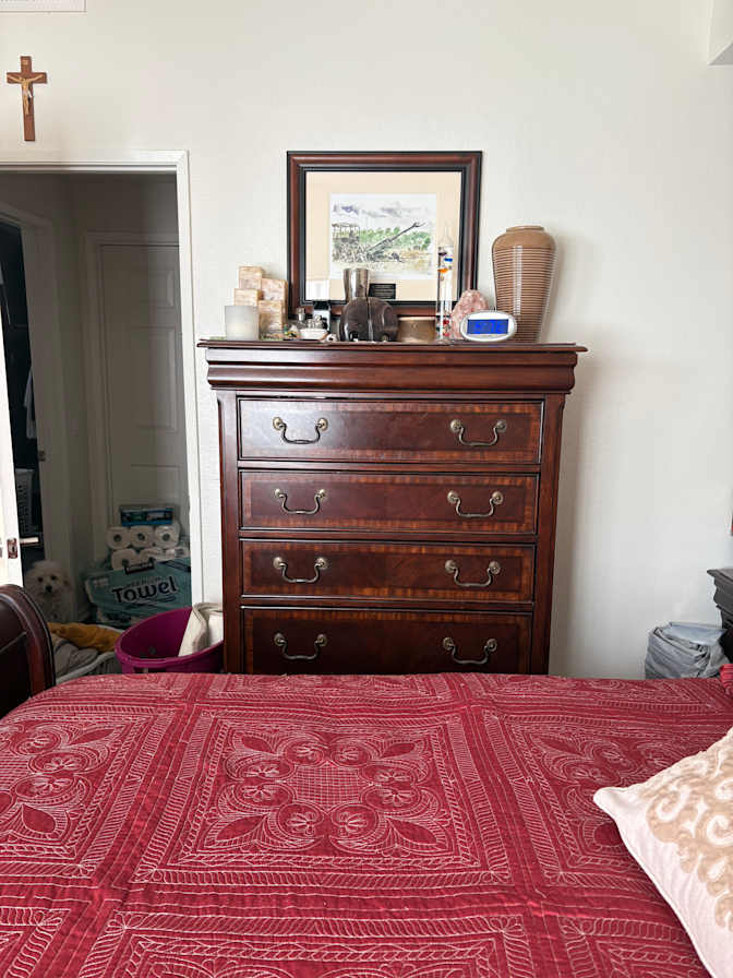 Mercedes's room
