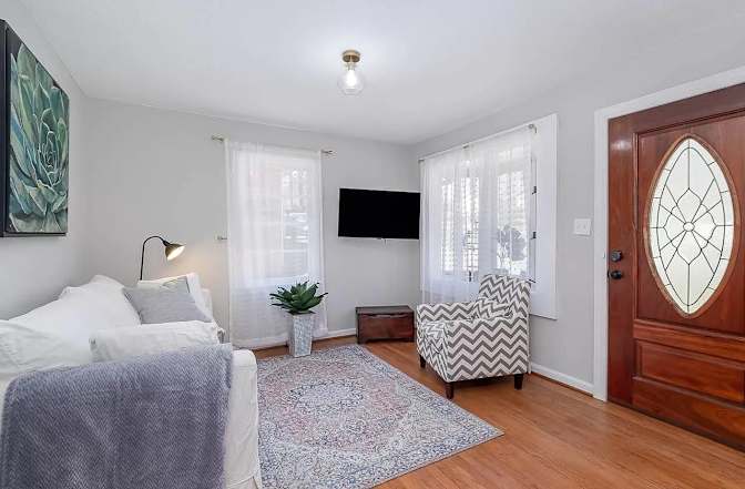 Alcove Rooms's room