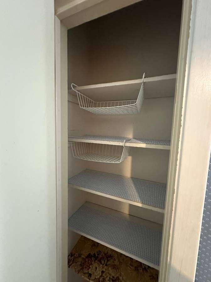 Lambert Guo's room
