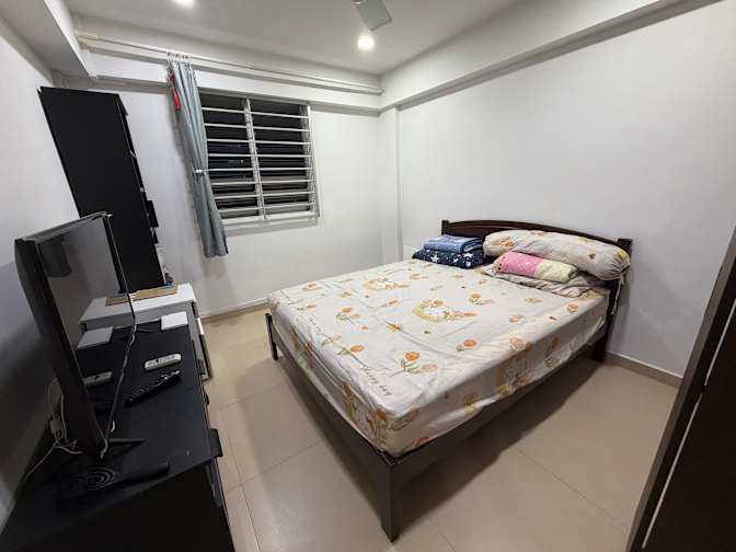 Pris's room