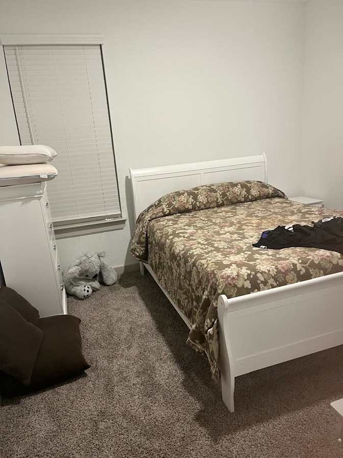 Mahwish Nasir's room