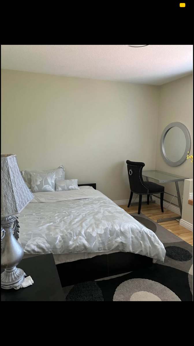 Mona's room