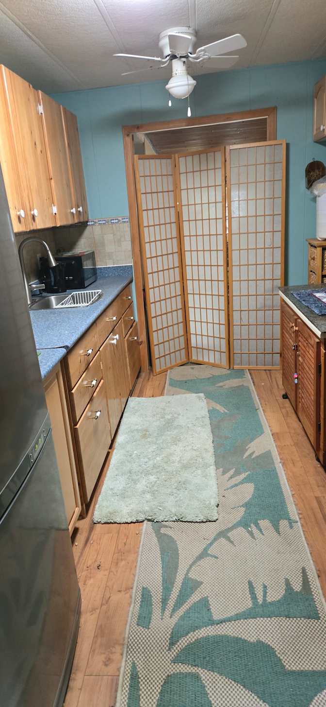 DIANNE BELLIVEAU's room