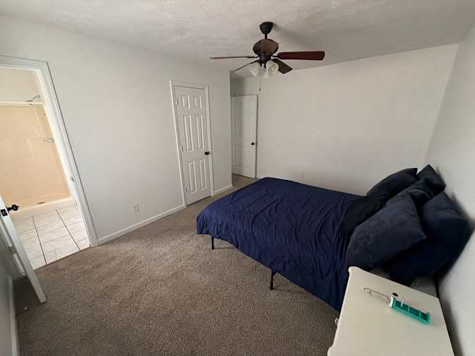 Alcove Rooms's room