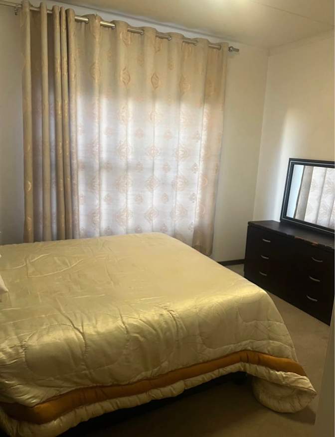 Naomi's room