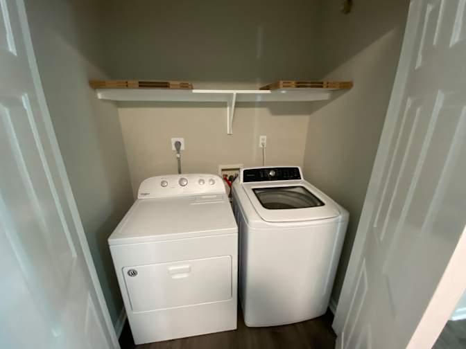 Alcove Rooms's room