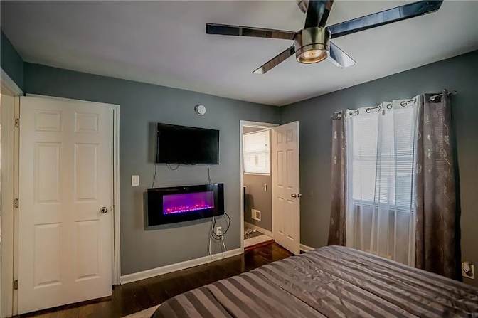 Alcove Rooms's room