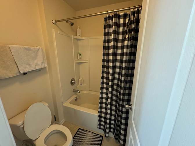 Alcove Rooms's room