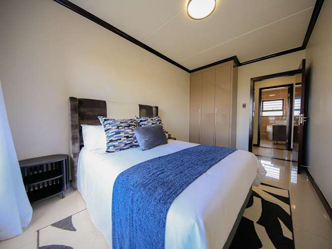 Neo's room