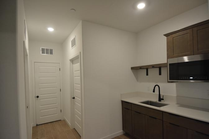 Phong Ho, CA Real Estate Broker's room
