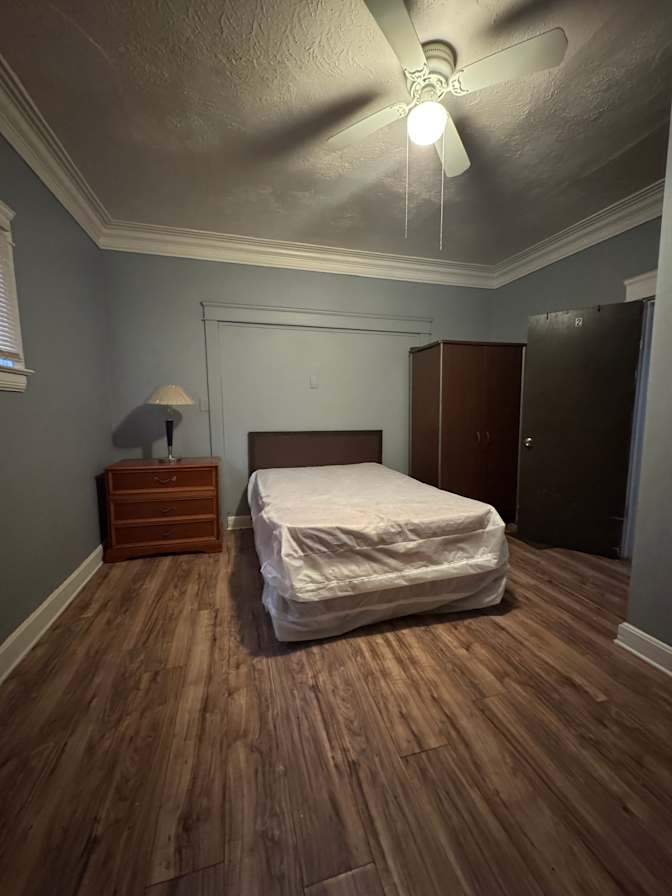 Black Diamond Ministries LLC's room