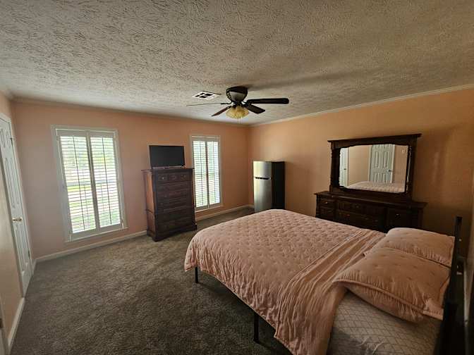 Carlos's room