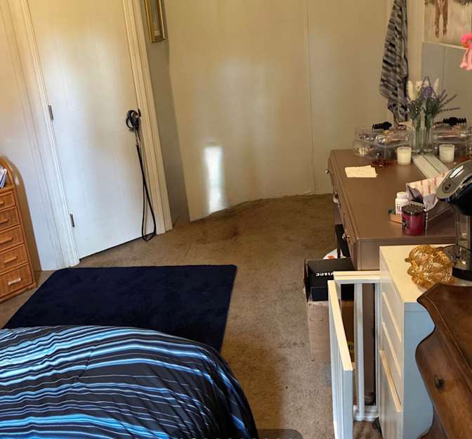 Lorraine S Nicoll's room