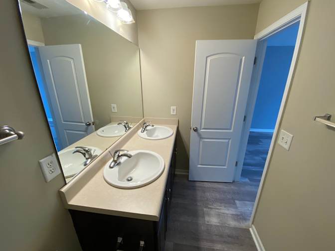 Alcove Rooms's room