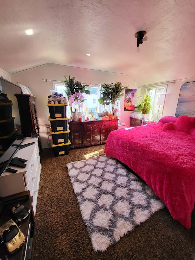 Montanatitleco.'s room