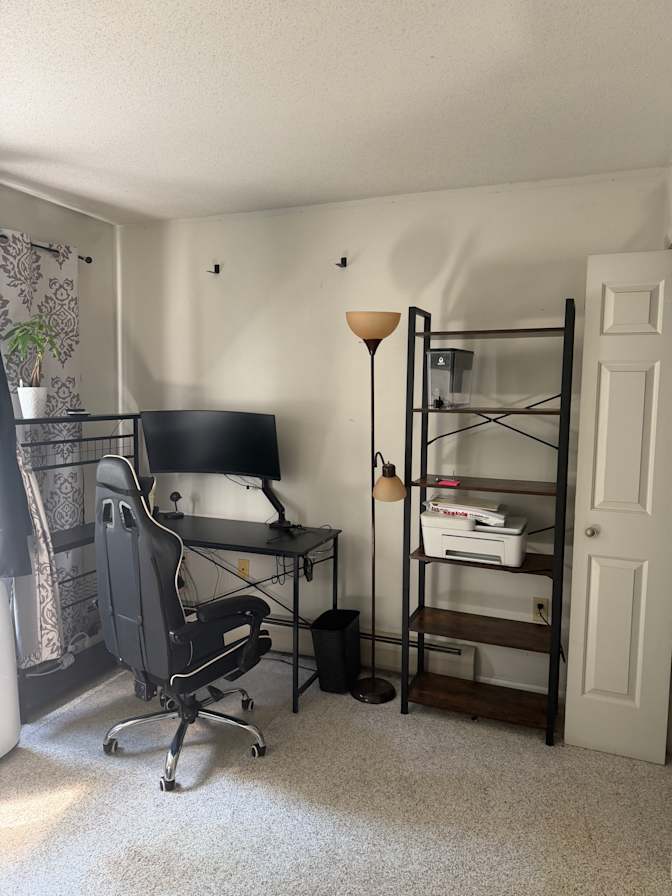 ENE M IGOMU's room