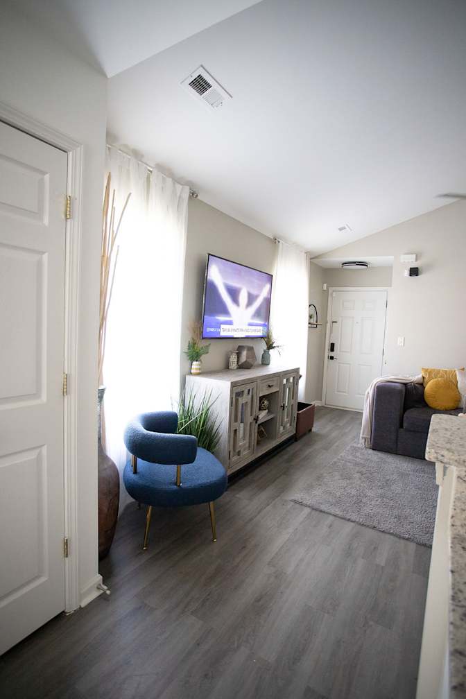 Alcove Rooms's room