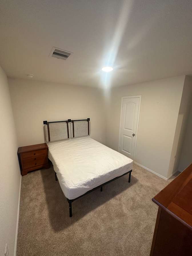Raul's room