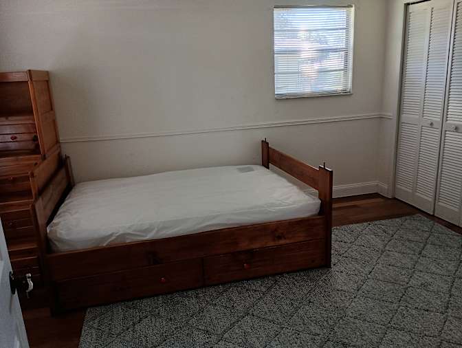 Mona's room