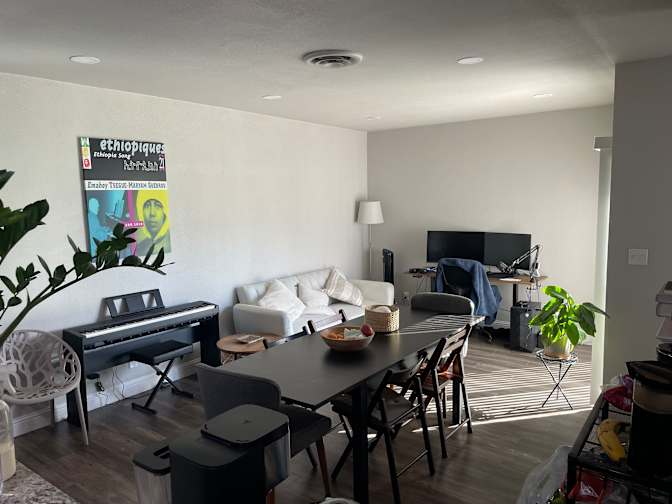Carlos's room
