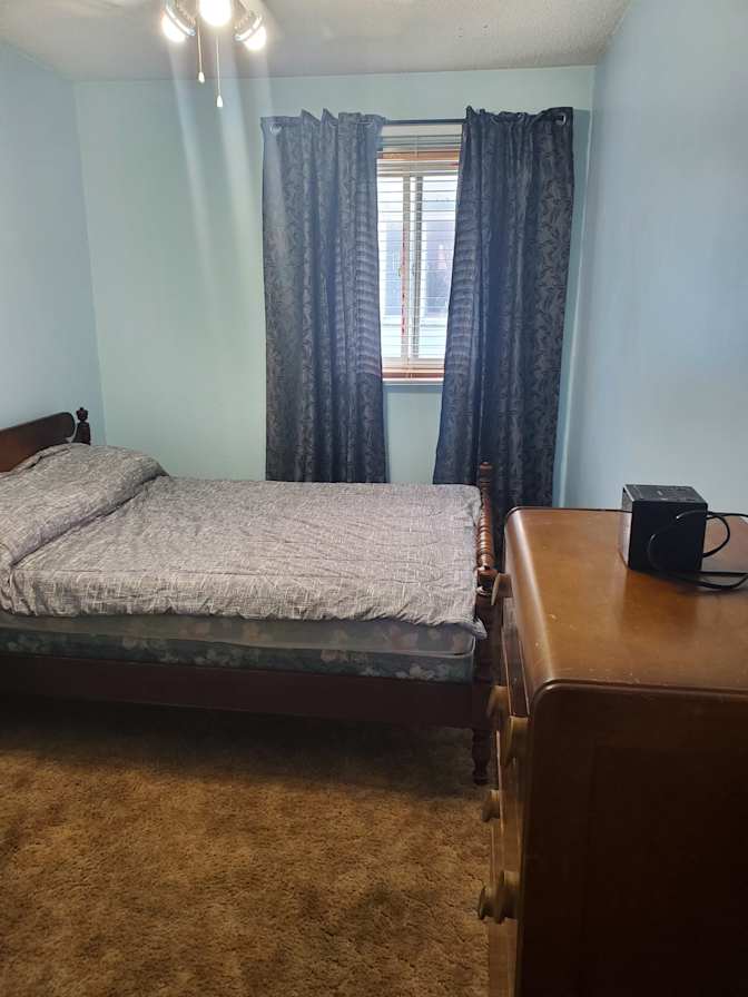 VERNIE J MURY's room