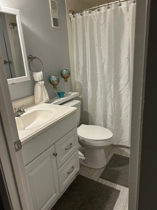 AMANDA ZAPATA's room