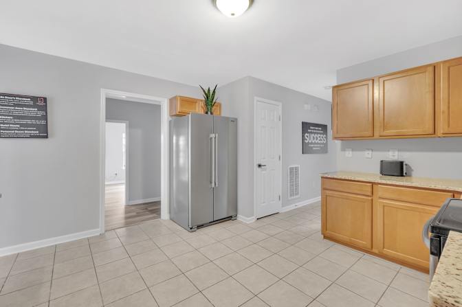 lifedoorrentals's room
