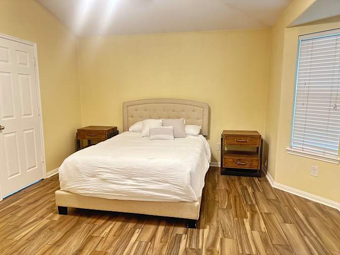 Leslie's room