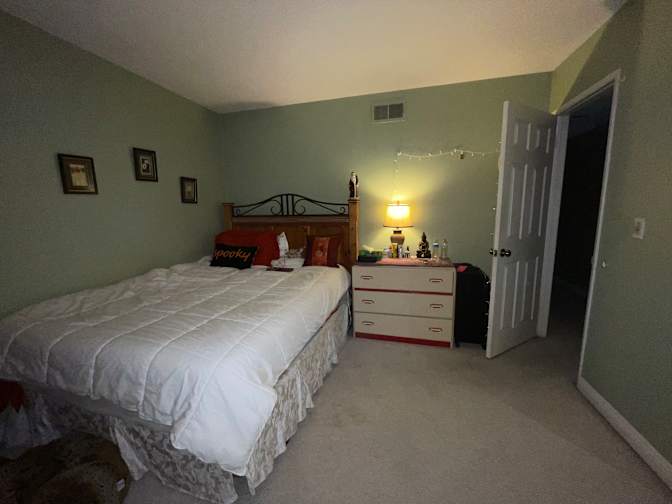 Dee's room