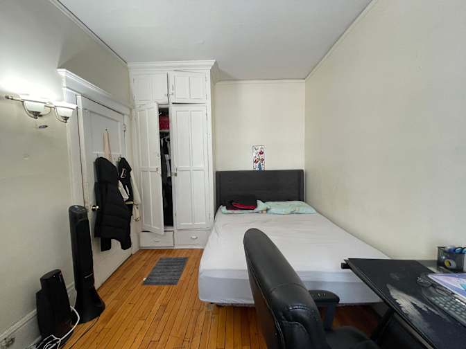 Yogeswari's room