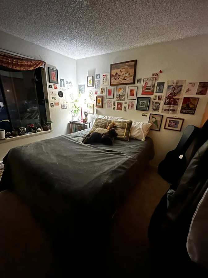 Naomi's room