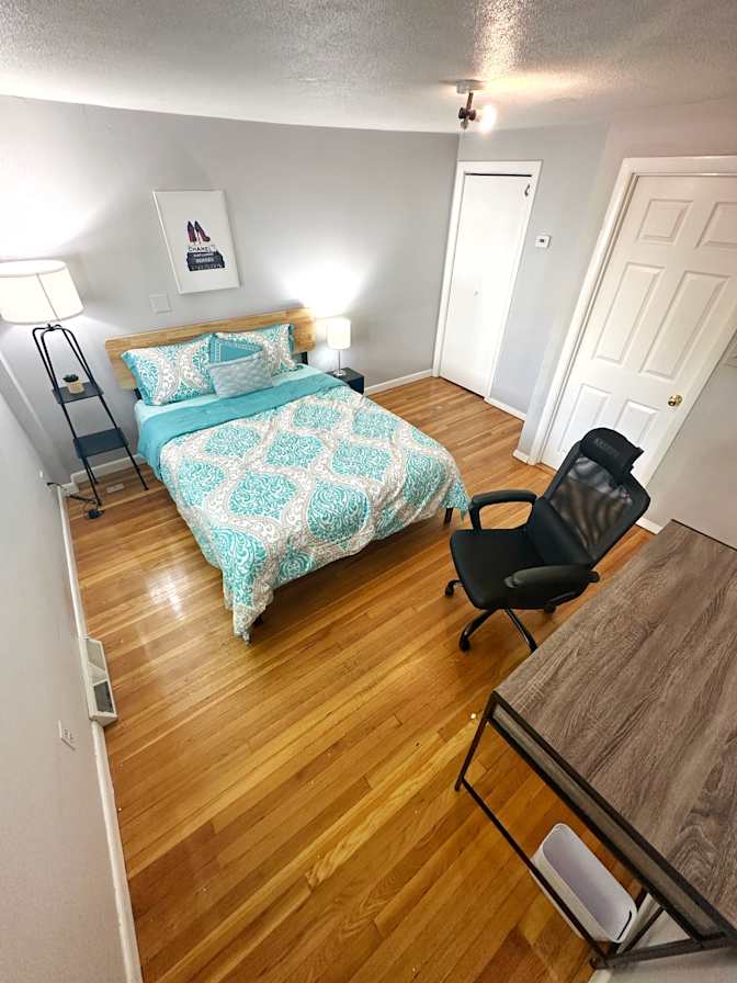 Koms's room